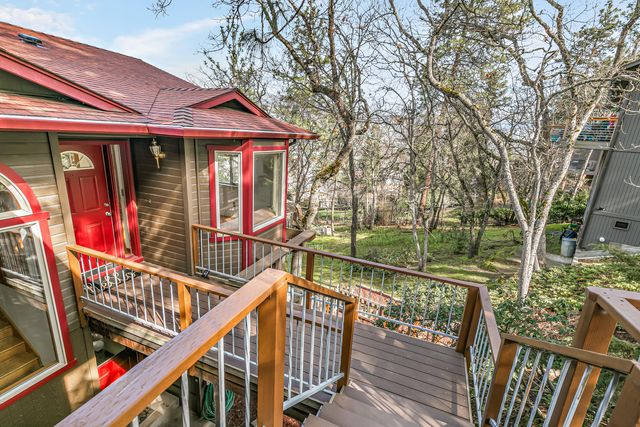 211 Glenview Drive, Ashland, OR 97520