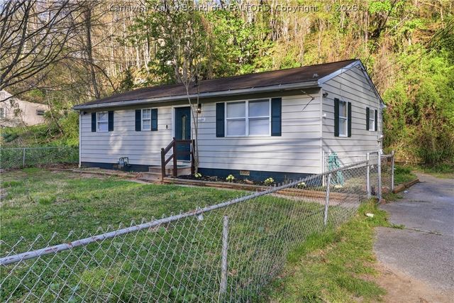 1609 Sugar Creek Drive, Charleston, WV 25387