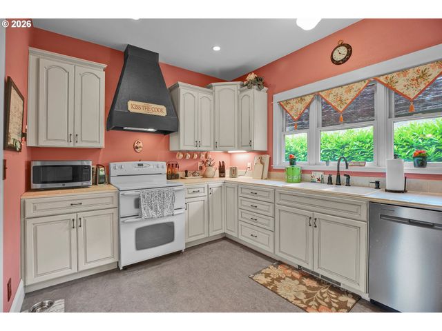 2123 15TH Ave, Forest Grove, OR 97116