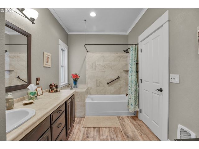 2123 15TH Ave, Forest Grove, OR 97116
