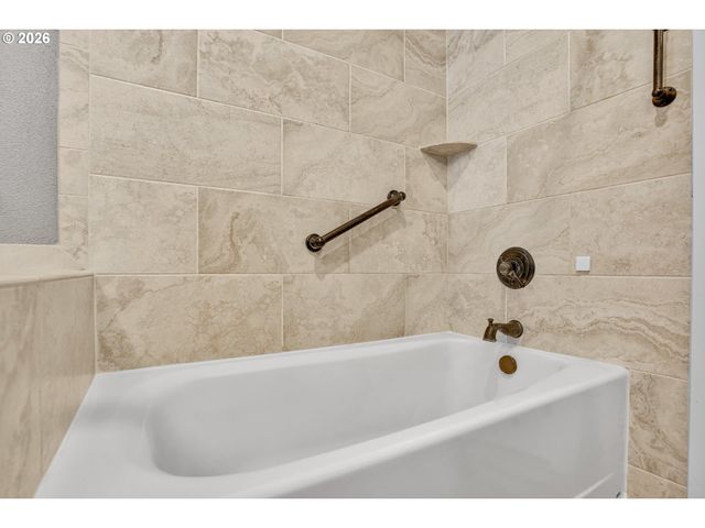 2123 15TH Ave, Forest Grove, OR 97116