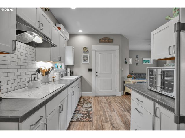 2123 15TH Ave, Forest Grove, OR 97116