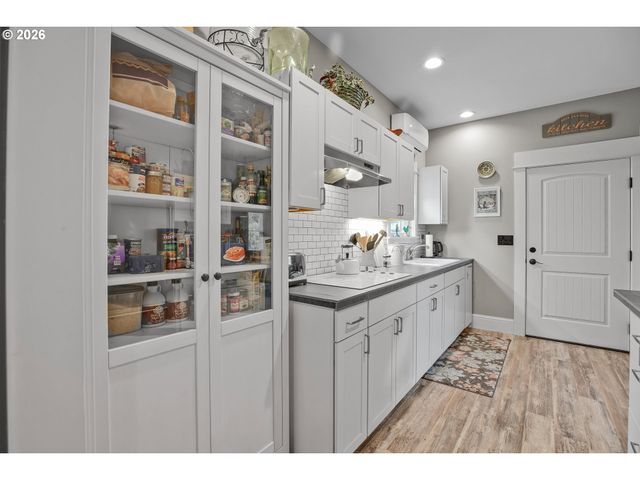 2123 15TH Ave, Forest Grove, OR 97116