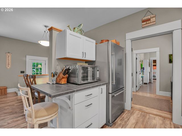 2123 15TH Ave, Forest Grove, OR 97116