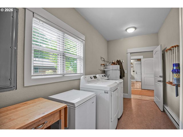 2123 15TH Ave, Forest Grove, OR 97116
