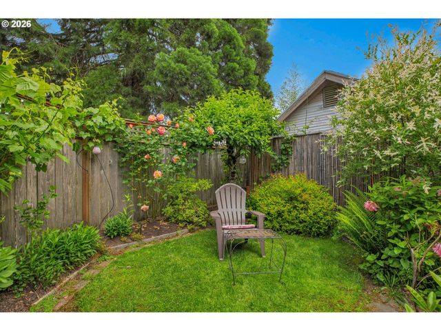 2123 15TH Ave, Forest Grove, OR 97116