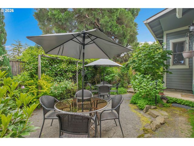 2123 15TH Ave, Forest Grove, OR 97116