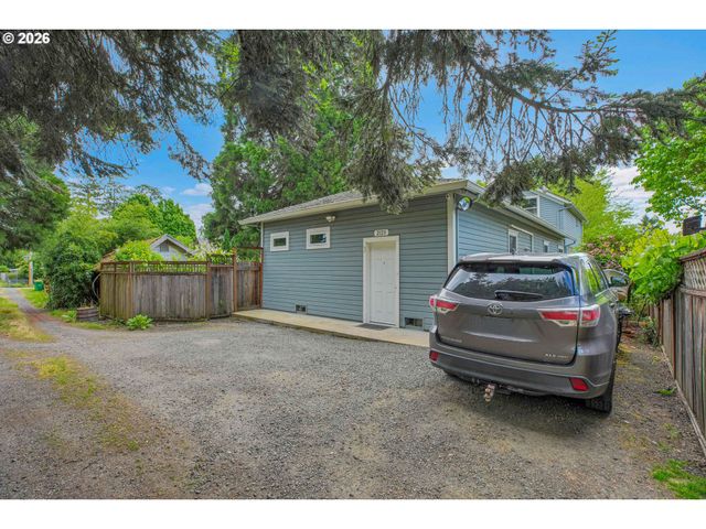 2123 15TH Ave, Forest Grove, OR 97116