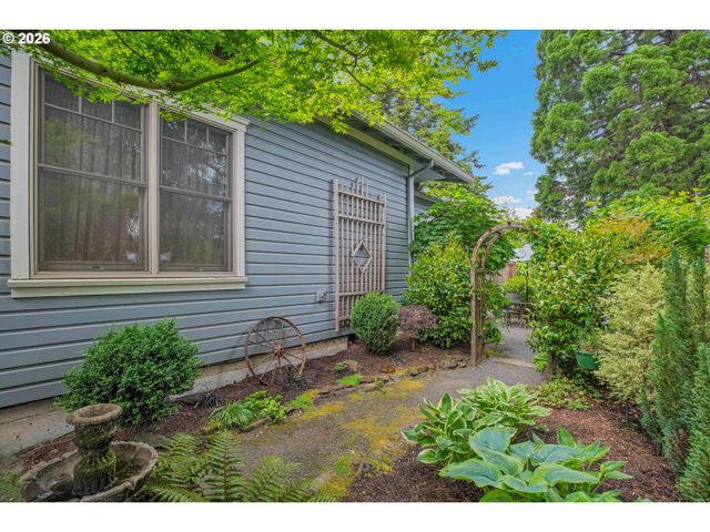 2123 15TH Ave, Forest Grove, OR 97116