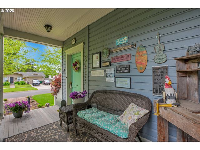 2123 15TH Ave, Forest Grove, OR 97116