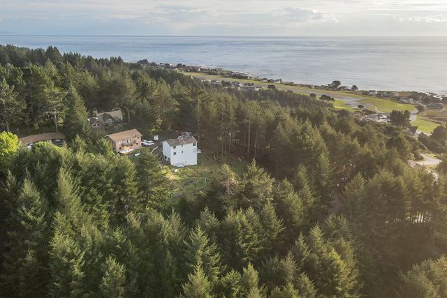 694 Upper Pacific Drive, Shelter Cove, CA 95589