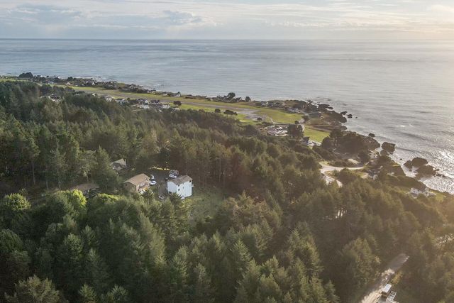 694 Upper Pacific Drive, Shelter Cove, CA 95589