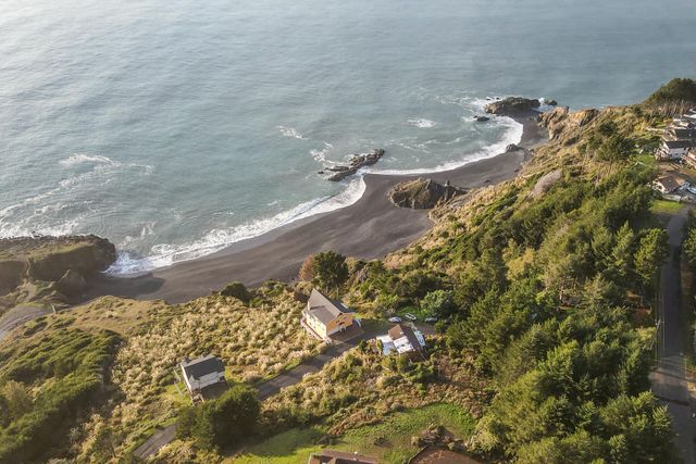 694 Upper Pacific Drive, Shelter Cove, CA 95589