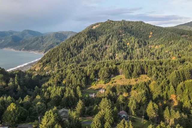 694 Upper Pacific Drive, Shelter Cove, CA 95589