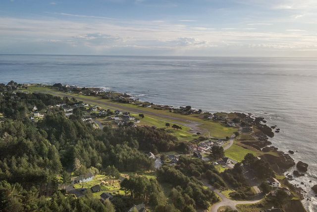 694 Upper Pacific Drive, Shelter Cove, CA 95589