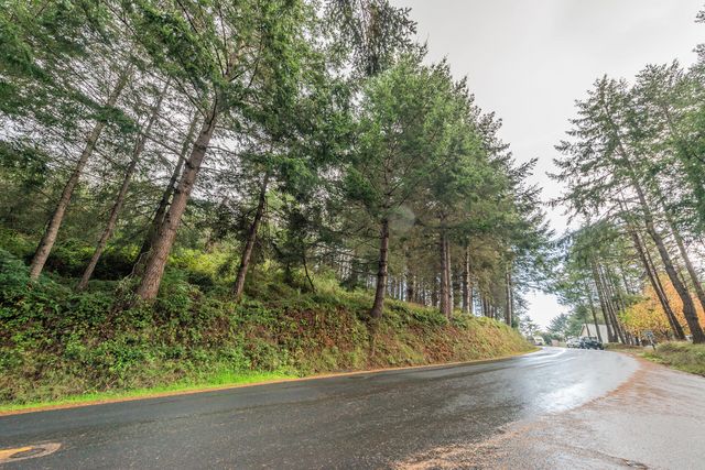 694 Upper Pacific Drive, Shelter Cove, CA 95589