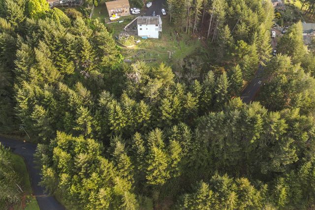 694 Upper Pacific Drive, Shelter Cove, CA 95589