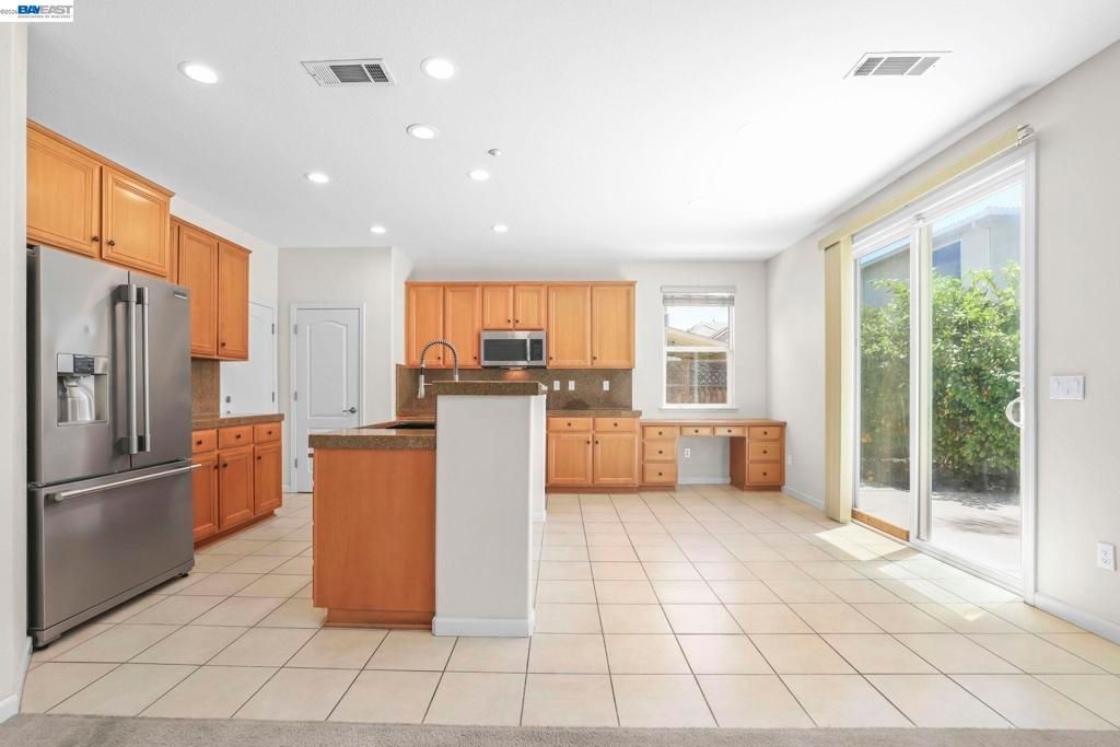 Image 10 of property listing at 2472 Grant St, Brentwood, CA 94513