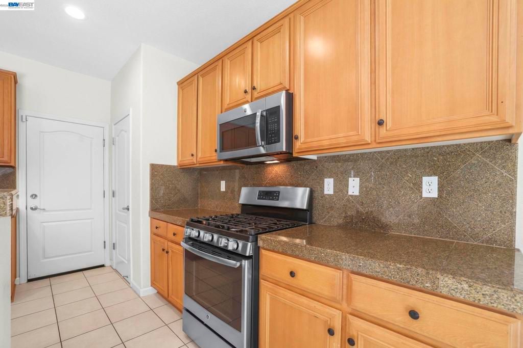 Image 12 of property listing at 2472 Grant St, Brentwood, CA 94513