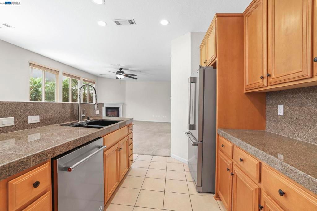 Image 13 of property listing at 2472 Grant St, Brentwood, CA 94513