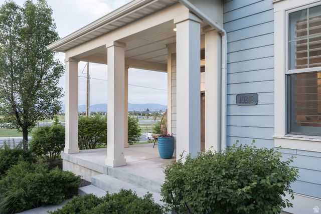 10213 S CROW WING DR, South Jordan, UT 84009