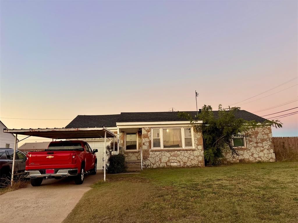 Image 1 of property listing at 632 Circle Drive, Watonga, OK 73772