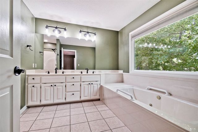 15 Cambria Lane, Bella Vista, AR 72715