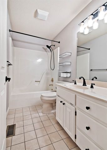 15 Cambria Lane, Bella Vista, AR 72715