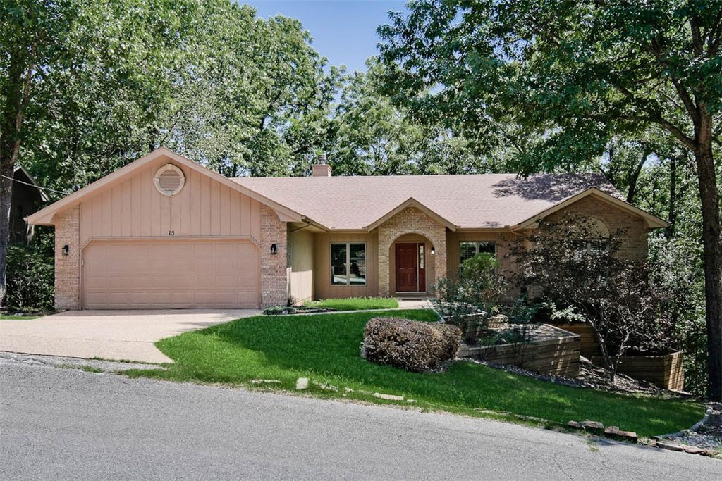 15 Cambria Lane, Bella Vista, AR 72715