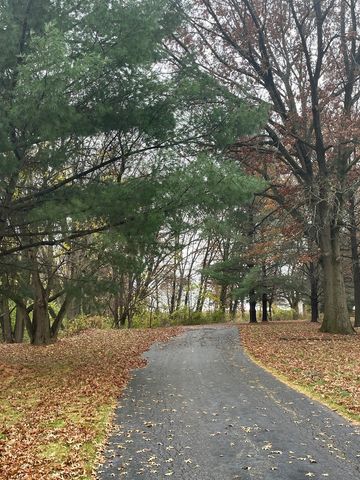 17619 Grandview Drive, Sterling, IL 61081