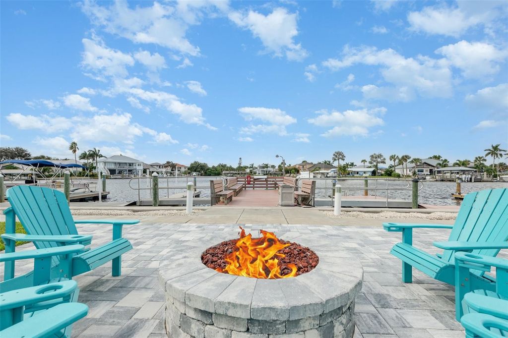 Image 16 of property listing at 335 N CAUSEWAY D22, New Smyrna Beach, FL 32169