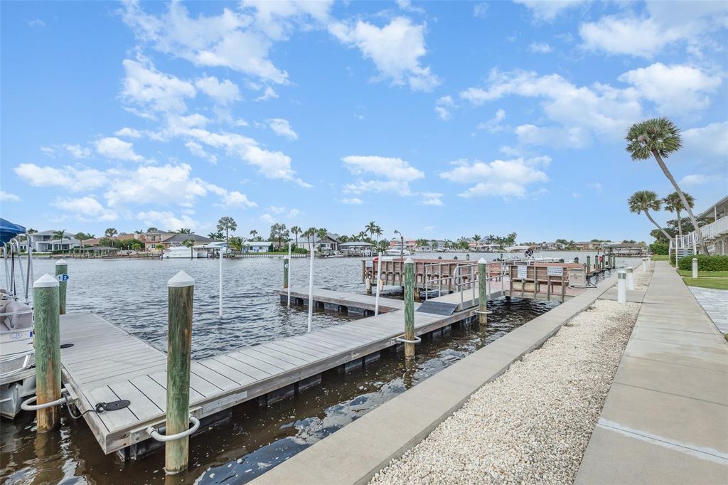 Image 22 of property listing at 335 N CAUSEWAY D22, New Smyrna Beach, FL 32169