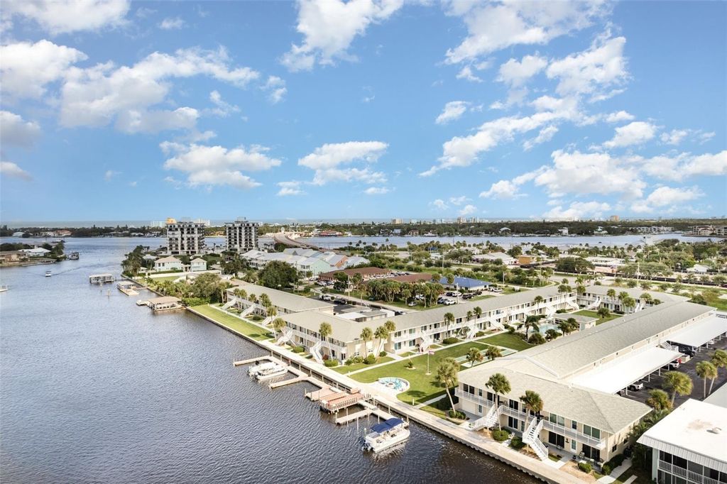Image 25 of property listing at 335 N CAUSEWAY D22, New Smyrna Beach, FL 32169