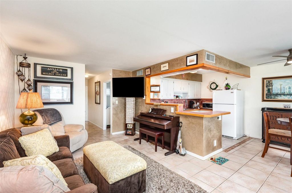 Image 4 of property listing at 335 N CAUSEWAY D22, New Smyrna Beach, FL 32169