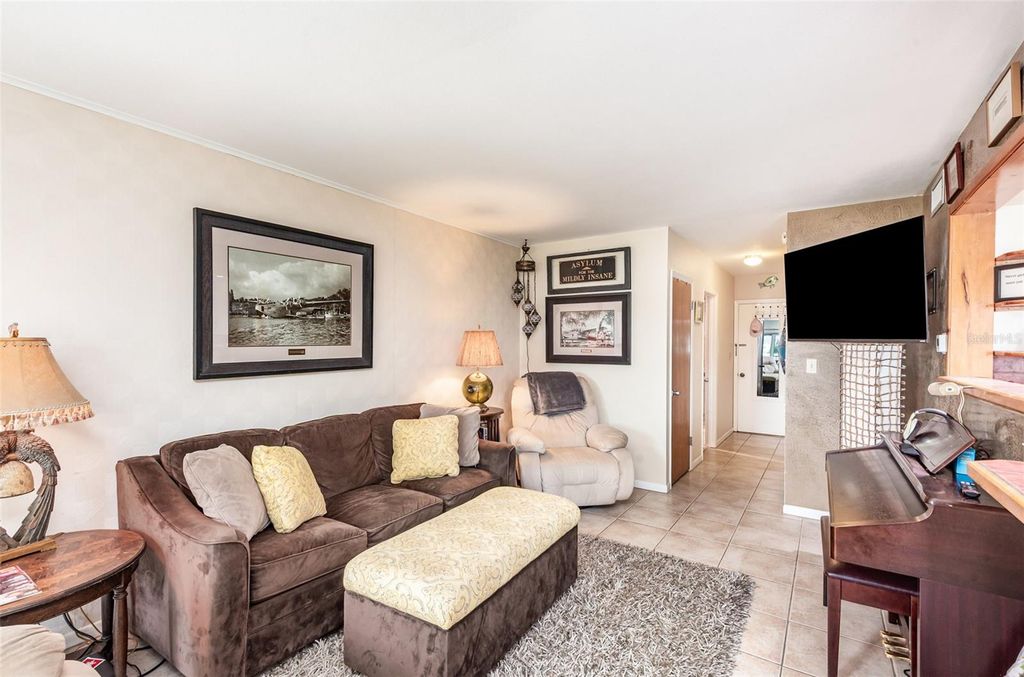 Image 5 of property listing at 335 N CAUSEWAY D22, New Smyrna Beach, FL 32169