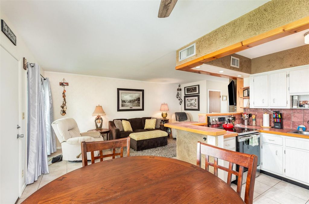 Image 6 of property listing at 335 N CAUSEWAY D22, New Smyrna Beach, FL 32169