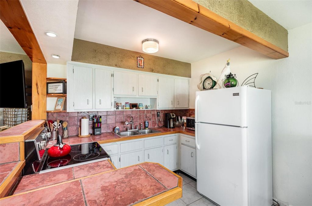 Image 7 of property listing at 335 N CAUSEWAY D22, New Smyrna Beach, FL 32169