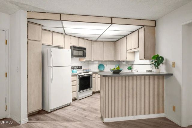 4260 Via Arbolada 330, Los Angeles, CA 90042