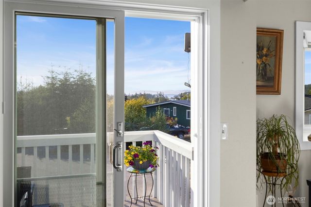 637 Cranberry Drive, Oak Harbor, WA 98277
