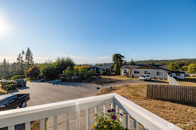 637 Cranberry Drive, Oak Harbor, WA 98277