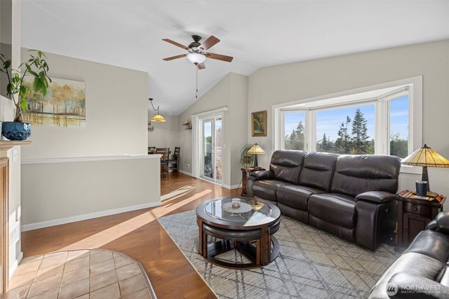 637 Cranberry Drive, Oak Harbor, WA 98277