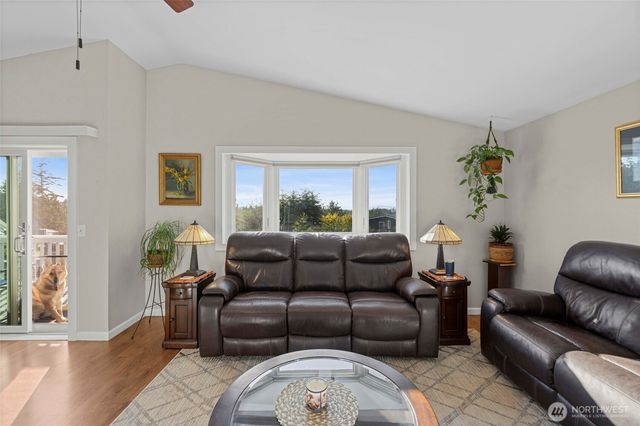 637 Cranberry Drive, Oak Harbor, WA 98277