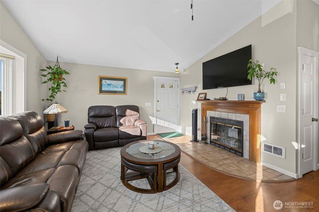 637 Cranberry Drive, Oak Harbor, WA 98277