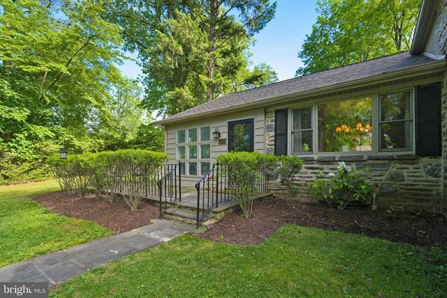 1070 BLUE ROCK LN, Blue Bell, PA 19422