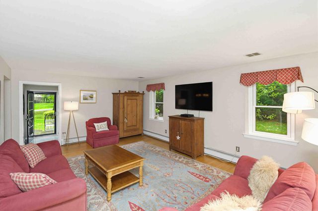 1070 BLUE ROCK LN, Blue Bell, PA 19422
