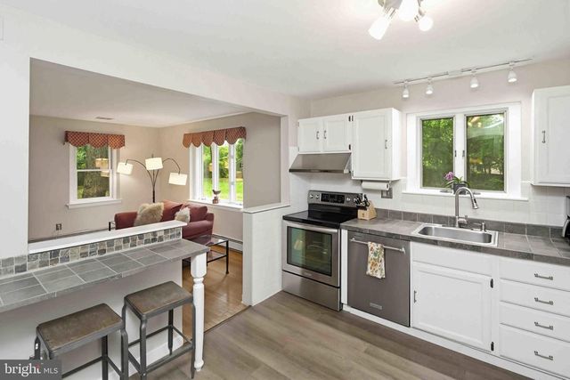 1070 BLUE ROCK LN, Blue Bell, PA 19422