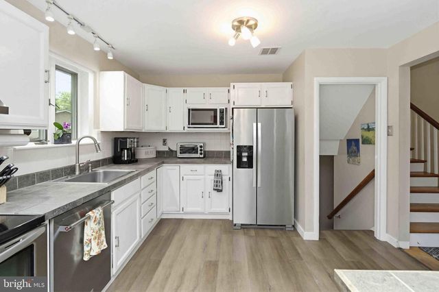 1070 BLUE ROCK LN, Blue Bell, PA 19422