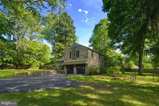 1070 BLUE ROCK LN, Blue Bell, PA 19422
