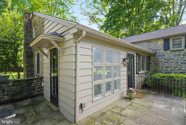1070 BLUE ROCK LN, Blue Bell, PA 19422