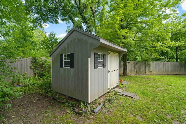 1070 BLUE ROCK LN, Blue Bell, PA 19422